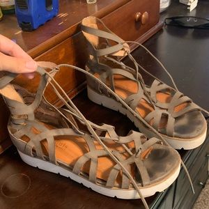 Gentle Souls sandals size 9